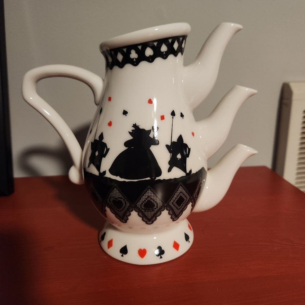 Alice in wonderland teapot